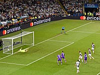 Финал Лиги чемпионов. Автора победного мяча  побрили налысо