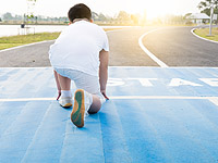 Мальчик, страдающий редким заболеванием, вынужден ежедневно заниматься спортом