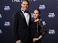 Мануэль Нойер женился в Италии. Жених был на свадьбе на костылях