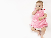 Молодая мать, одевающая сына в платья, вызвала скандал на форуме для родителей