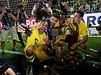 Талеб Таватха вышел на замену.