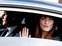 Карла Бруни уличает во лжи президента США и критикует