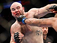 Бывший боец UFC скончался после нокаута в любительском боксерском поединке
