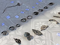 Женские украшения, забытые на кухне крестоносцев.  Загадка из Модиина