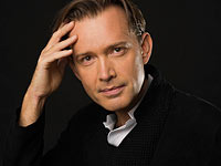 Исполнитель романсов Олег Погудин и его