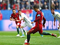 Криштиану Роналду попадает в перекладину и забивает пенальти. Португальцы разгромили новозеландцев