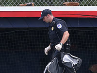 В Лос-Анджелесе автомобиль влетел в бассейн с детьми