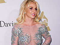 Бритни Спирс в интервью 2-му каналу ИТВ призналась, что поет под фонограмму