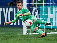 СМИ: вратарь сборной Германии вывел команду в финал чемпионата Европы при помощи шпаргалки