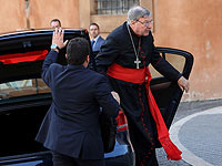 Казначея Ватикана обвиняют в сексуальных домогательствах