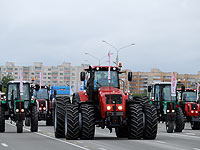 Парад независимой Беларуси: танки, тракторы и диваны. Фоторепортаж