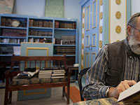 Пожарные освободили жителя Бруклина, придавленного свитками Торы
