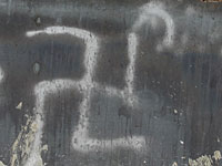 Еврейский квартал  Бруклина изуродован свастиками: полиция ищет преступника