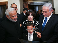 Нарендра Моди встретился с 11-летним мальчиком, родители которого погибли в теракте в Мумбаи 