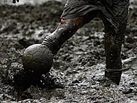 Чемпион мира пригласил Александра Кержакова продолжить карьеру в болотном футболе