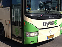 В Тель-Авиве автобус протаранил здание и въехал в салон по продаже автомобилей