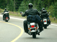 Команда байкеров поддержала британскую школьницу, затравленную одноклассниками 
