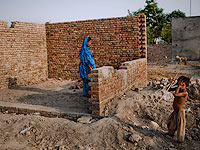 Старейшины пакистанской деревни приказали изнасиловать девушку, чтобы отомстить ее брату
