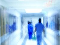 Умер 11-месячный мальчик, родители которого боролись за право лечить сына в США