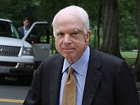 Маккейн проголосовал против инициативы Трампа и вернулся для лечения в Аризону