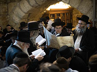9 ава тысячи верующих пришли на молитву к Стене плача