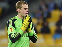 Коваль посильно помог швейцарцам. 