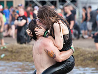 Woodstock по-польски: музыка, танцы в грязи и обнажение. Фоторепортаж