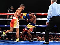 Бокс: Василий Ломаченко защитил титул, досрочно победив колумбийца