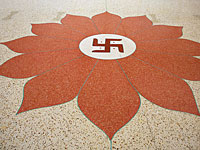 Компания KA Designs поставила целью превратить свастику в символ любви