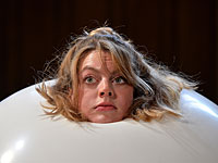 Шоу баллонов на театральном фестивале 