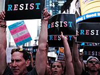 Трансгендеры подали в суд на Трампа, который грозит запретить им служить в армии