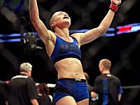 Боец UFC снялась обнаженной для журнала