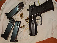 Житель Рамат-Гана обнаружил во дворе своего дома сумку с оружием