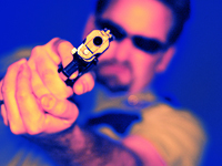 В Колумбии многодетный охранник застрелил жену и ее любовника во время секса