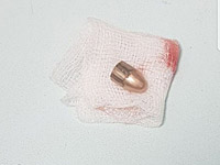 Во время тренировки по плаванию в кантри-клубе женщина получила пулевое ранение