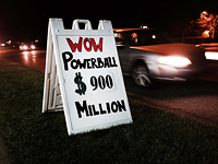 Больничный клерк уволилась, выиграв в лотерею рекордные 758,7 млн долларов