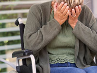 В Герцлии злоумышленники связали и ограбили женщину-инвалида