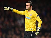 Вратарь пнул мяч в зрителей и спровоцировал беспорядки