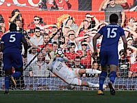 Шмайхель отразил пенальти. 