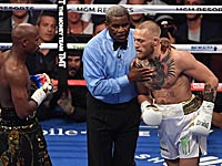 Российская художница грудью нарисовала портрет Конора Макгрегора