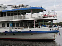 На Волге сел на мель трехпалубный