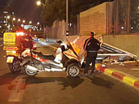 На 4-м шоссе автомобиль врезался в автобусную остановку: пострадал один человек