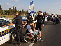 Борцы за права инвалидов перекрыли перекресток Геа