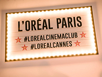 L'Oreal разорвала контракт с первой моделью-трансгендером из-за расистского заявления