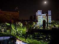 Накануне полнолуния: лазерное шоу в Старом городе. Фоторепортаж 
