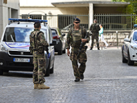 Во Франции водитель угнанного автомобиля сбил полицейского