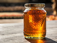 Кахлон подписал указ о беспошлинном импорте 560 тонн меда к празднику Рош а-Шана