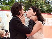 Поцелуи знаменитостей на Венецианском фестивале. Фоторепортаж