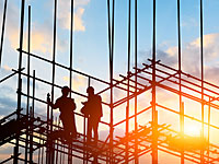 Несчастный случай на стройке: черепно-мозговую травму получил 70-летний мужчина