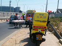 Велосипедистка получила тяжелые травмы в результате ДТП в Бней-Браке